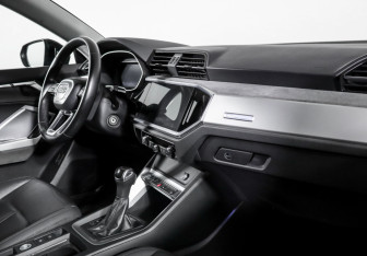 Подержанный автомобиль Audi Q3 2020 года (9 фото)