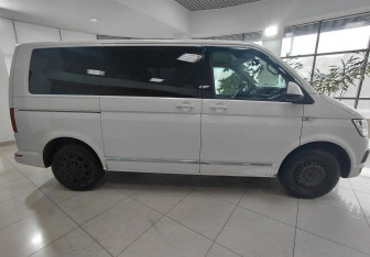 Подержанный автомобиль Volkswagen Caravelle 2018 года (4 фото)