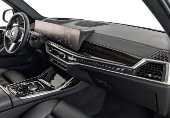 Подержанный автомобиль BMW X7 2022 года (13 фото)
