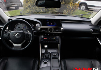 Подержанный автомобиль Lexus IS Sedan 2014 года (11 фото)