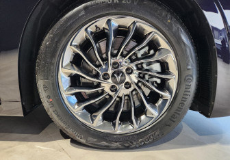 Новый Voyah Dream 2023 (4 фото)