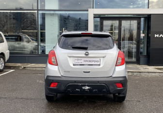 Подержанный автомобиль Opel Mokka 2014 года (6 фото)