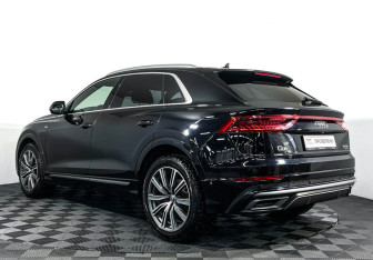 Подержанный автомобиль Audi Q8 2018 года (7 фото)