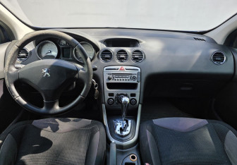 Подержанный автомобиль Peugeot 308 Hatchback 2009 года (11 фото)
