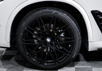 Подержанный автомобиль BMW X5 2020 года (15 фото)