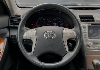 Подержанный автомобиль Toyota Camry Sedan 2011 года (14 фото)