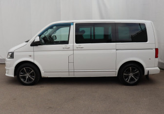 Подержанный автомобиль Volkswagen Multivan 2013 года (8 фото)
