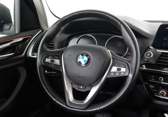 Подержанный автомобиль BMW X3 2020 года (13 фото)