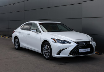 Подержанный автомобиль Lexus ES 2021 года (3 фото)