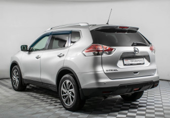 Подержанный автомобиль Nissan X-Trail 2015 года (7 фото)