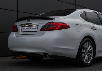 Подержанный автомобиль Infiniti M Sedan 2010 года (24 фото)