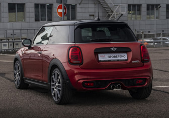 Подержанный автомобиль MINI Hatch 2020 года (7 фото)