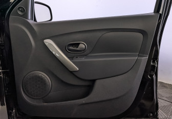 Подержанный автомобиль Renault Logan Sedan 2021 года (25 фото)