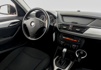 Подержанный автомобиль BMW X1 2014 года (26 фото)