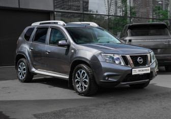 Подержанный автомобиль Nissan Terrano 2014 года (3 фото)