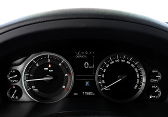Подержанный автомобиль Toyota Land Cruiser Suv 2018 года (16 фото)