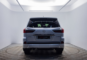 Подержанный автомобиль Lexus LX 2020 года (6 фото)