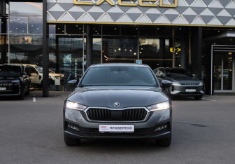 Подержанный автомобиль Skoda Octavia Liftback 2022 года (2 фото)