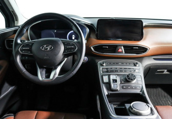 Подержанный автомобиль Hyundai Santa Fe 2021 года (7 фото)