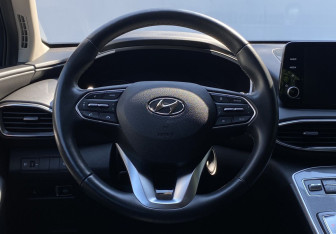 Подержанный автомобиль Hyundai Santa Fe 2022 года (12 фото)