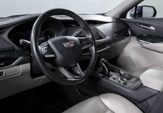 Подержанный автомобиль Cadillac XT4 2020 года (14 фото)