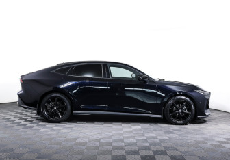 Подержанный автомобиль Changan UNI-V 2023 года (4 фото)