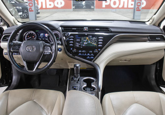 Подержанный автомобиль Toyota Camry Sedan 2020 года (14 фото)