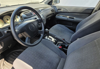 Подержанный автомобиль Mitsubishi Lancer Wagon 2005 года (9 фото)