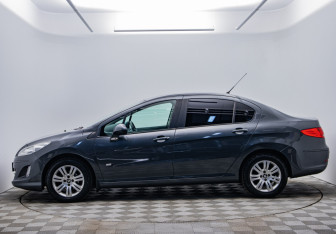 Подержанный автомобиль Peugeot 408 2015 года (8 фото)