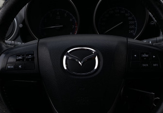 Подержанный автомобиль Mazda 3 Sedan 2012 года (15 фото)