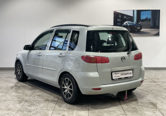 Подержанный автомобиль Mazda 2 Hatchback 2004 года (7 фото)