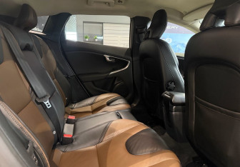 Подержанный автомобиль Volvo V40 Cross Country 2019 года (11 фото)