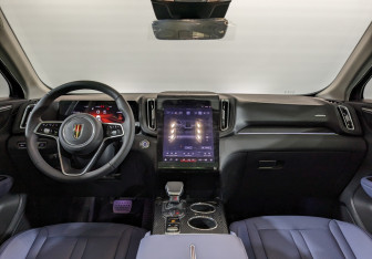 Новый Hongqi HS3 2025 (10 фото)