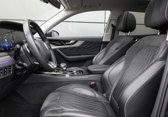 Подержанный автомобиль Hongqi HS5 2024 года (17 фото)