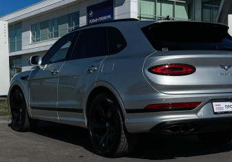 Подержанный автомобиль Bentley Bentayga 2023 года (29 фото)