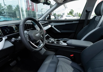 Новый Geely Atlas 2025 (7 фото)