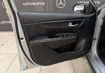 Подержанный автомобиль Kia Rio Hatchback 2021 года (18 фото)