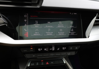 Подержанный автомобиль Audi A3 Hatchback 2021 года (20 фото)