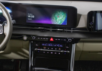 Подержанный автомобиль Kia Carnival 2021 года (13 фото)