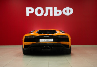 Подержанный автомобиль Lamborghini Aventador Coupe 2017 года (6 фото)