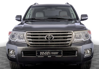 Подержанный автомобиль Toyota Land Cruiser Suv 2013 года (2 фото)