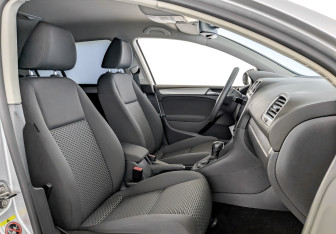 Подержанный автомобиль Volkswagen Golf Hatchback 2012 года (23 фото)