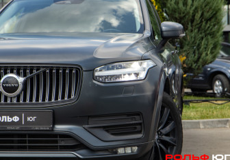 Подержанный автомобиль Volvo XC90 2021 года (23 фото)