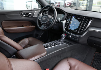 Подержанный автомобиль Volvo XC60 2021 года (10 фото)