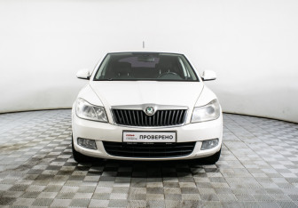 Подержанный автомобиль Skoda Octavia Liftback 2012 года (2 фото)