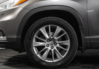 Подержанный автомобиль Toyota Highlander 2015 года (28 фото)