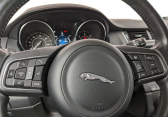 Подержанный автомобиль Jaguar E-Pace 2020 года (5 фото)