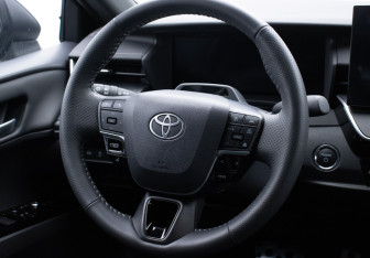 Подержанный автомобиль Toyota Camry Sedan 2025 года (15 фото)