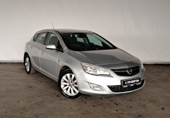 Подержанный автомобиль Opel Astra Hatchback 2011 года (3 фото)