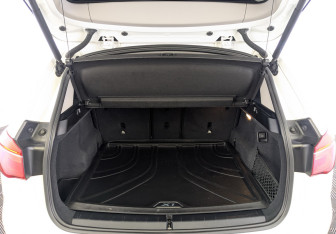 Подержанный автомобиль BMW X1 2017 года (9 фото)